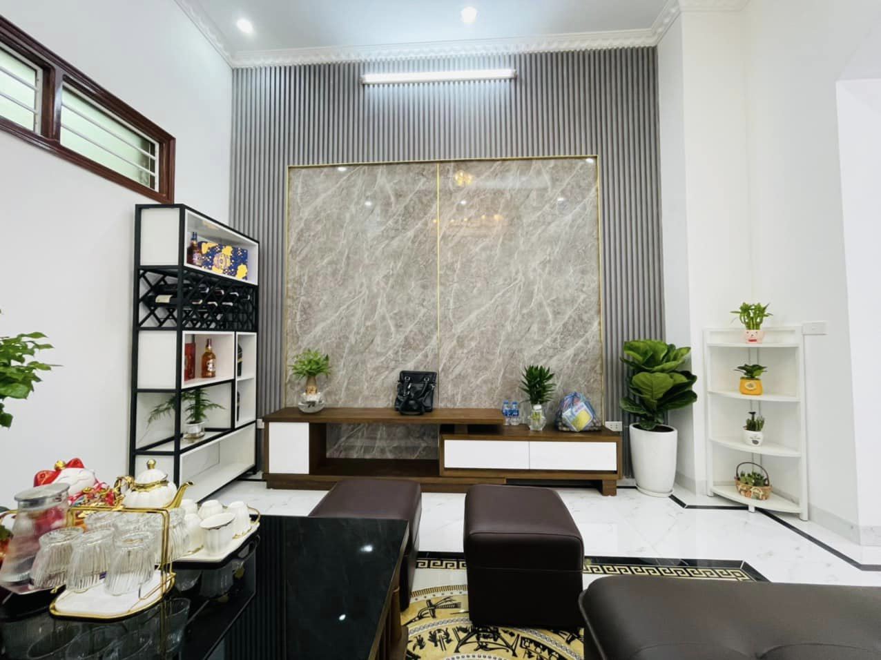 Bán nhà quận Hoàn Kiếm, phố Hàng Đào Duy Từ, ngõ nông rộng, 18m, 4 tầng đẹp.