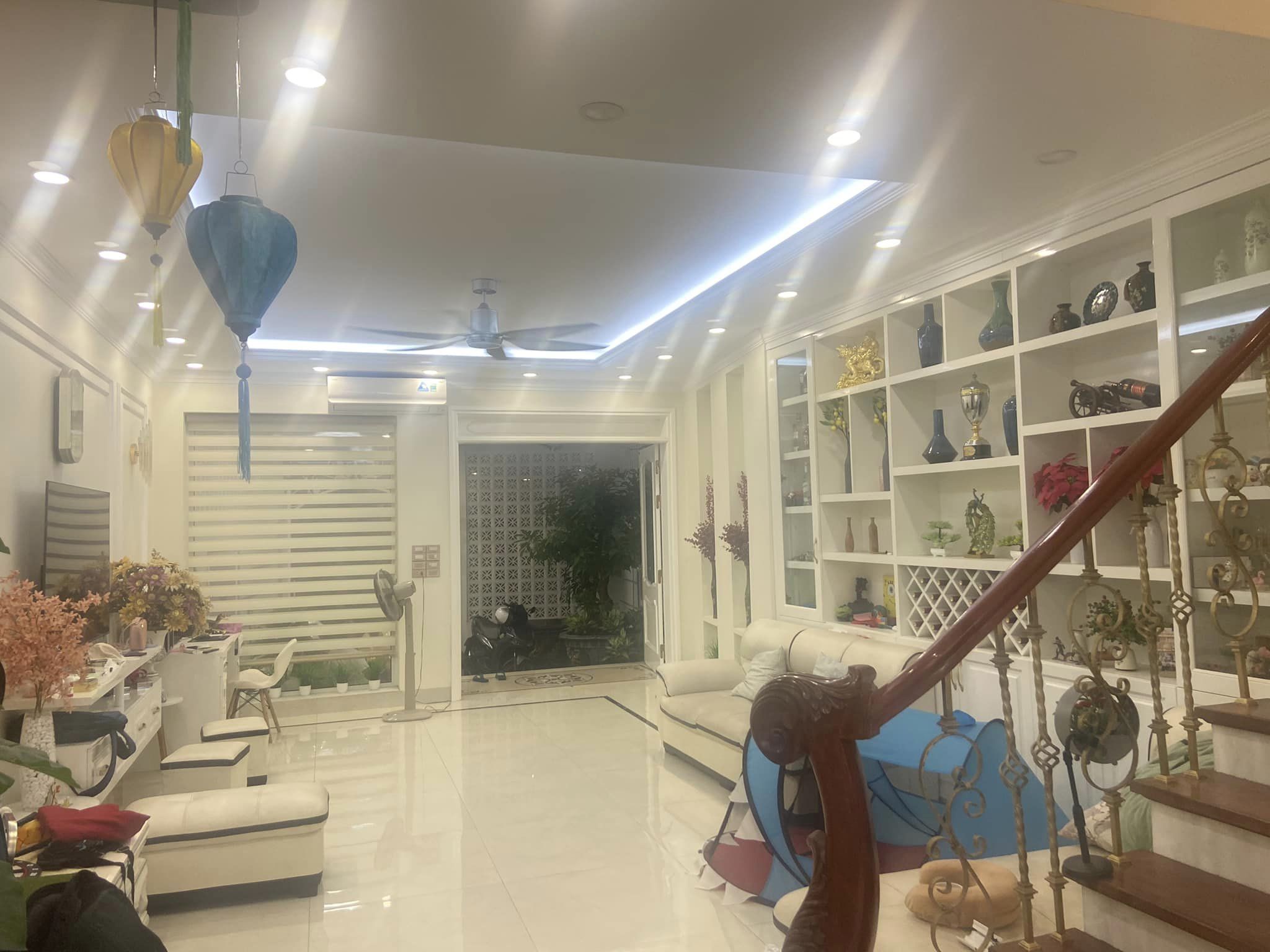 Bán ngõ đường Bưởi, quận Ba Đình, 40m2, mặt tiền 5m, 5 tầng đẹp, hiện đại.