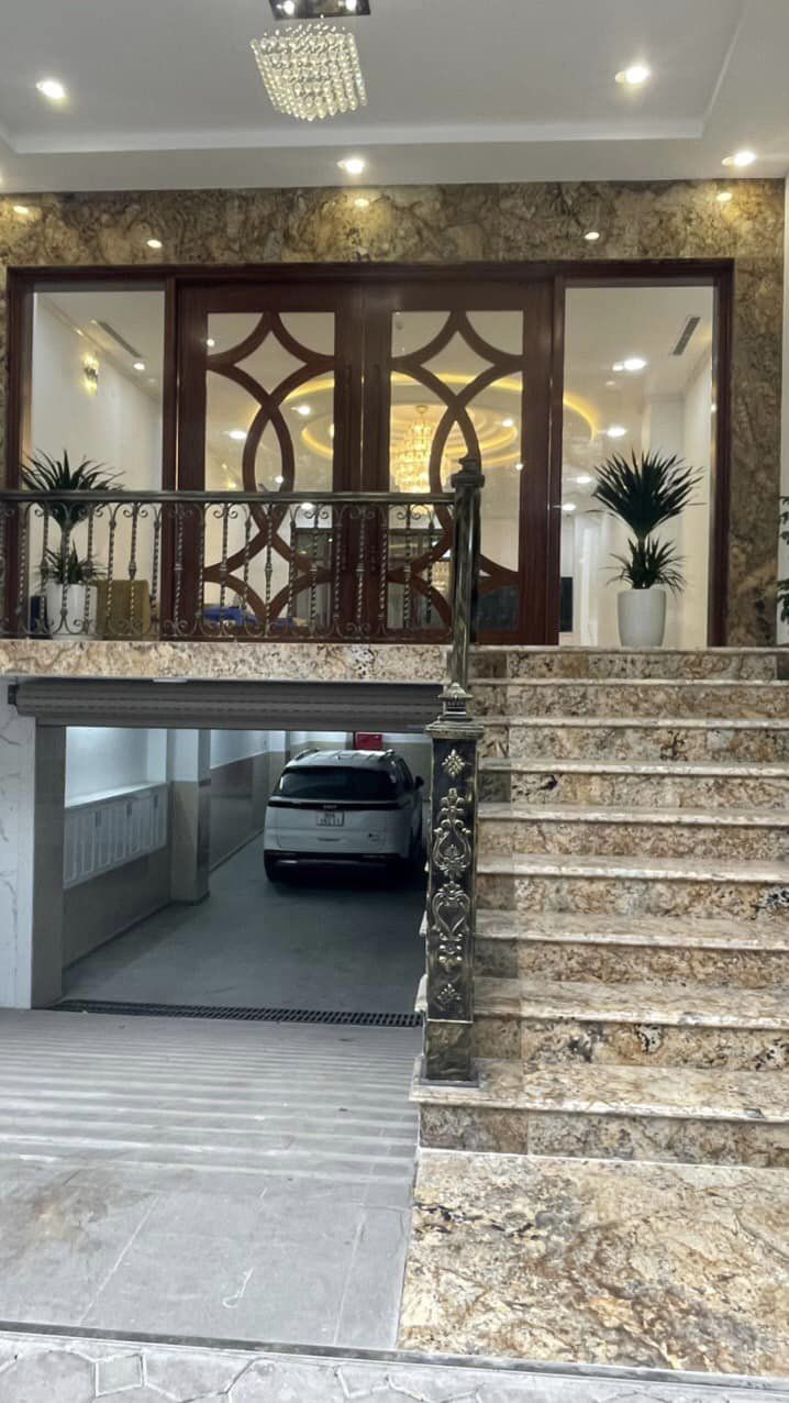 Bán tòa nhà văn phòng quận Ba Đình, mặt phố Đào Tấn, vị trí đắc địa, 160m2, mặt tiền 6.8m, 6 tầng, đẹp, hiện đại