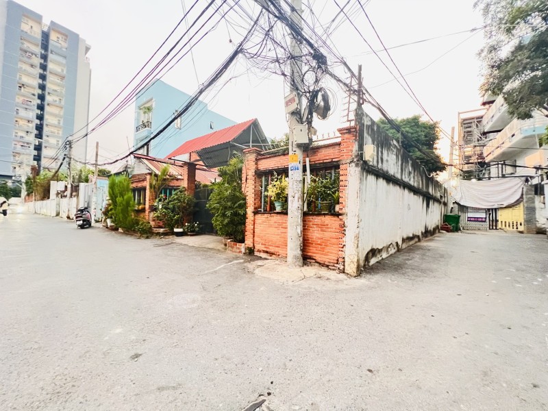 Bán nhà trong ngõ đường số 8, Linh Trung, Thủ Đức, TP HCM - Diện tích 194m2, cấp 4. Giá 10,9 tỷ, sổ hồng. Liên hệ: