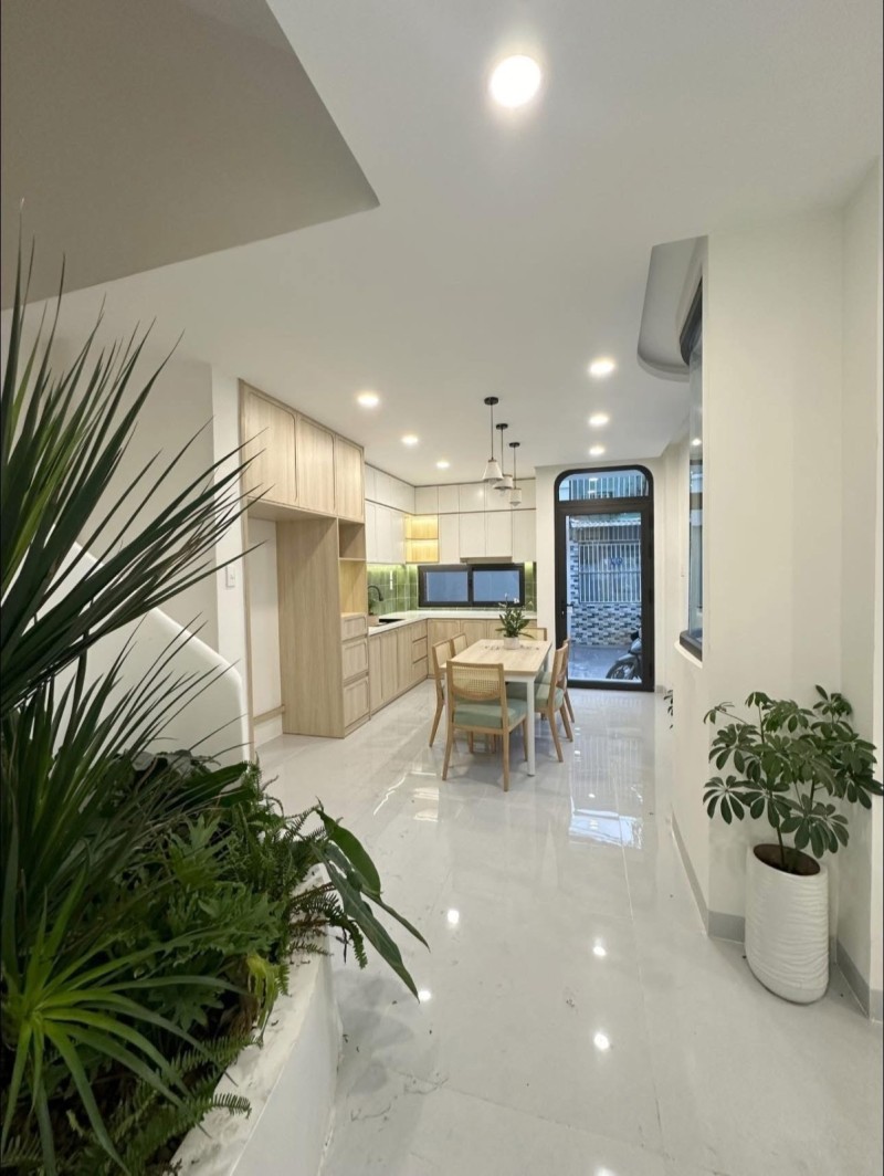 Bán nhà mặt phố Tăng Nhơn Phú A, Thủ Đức, TP HCM. DT 74m2, 4 tầng, 5 phòng ngủ, sổ hồng, giá 8.4 tỷ. Liên hệ: