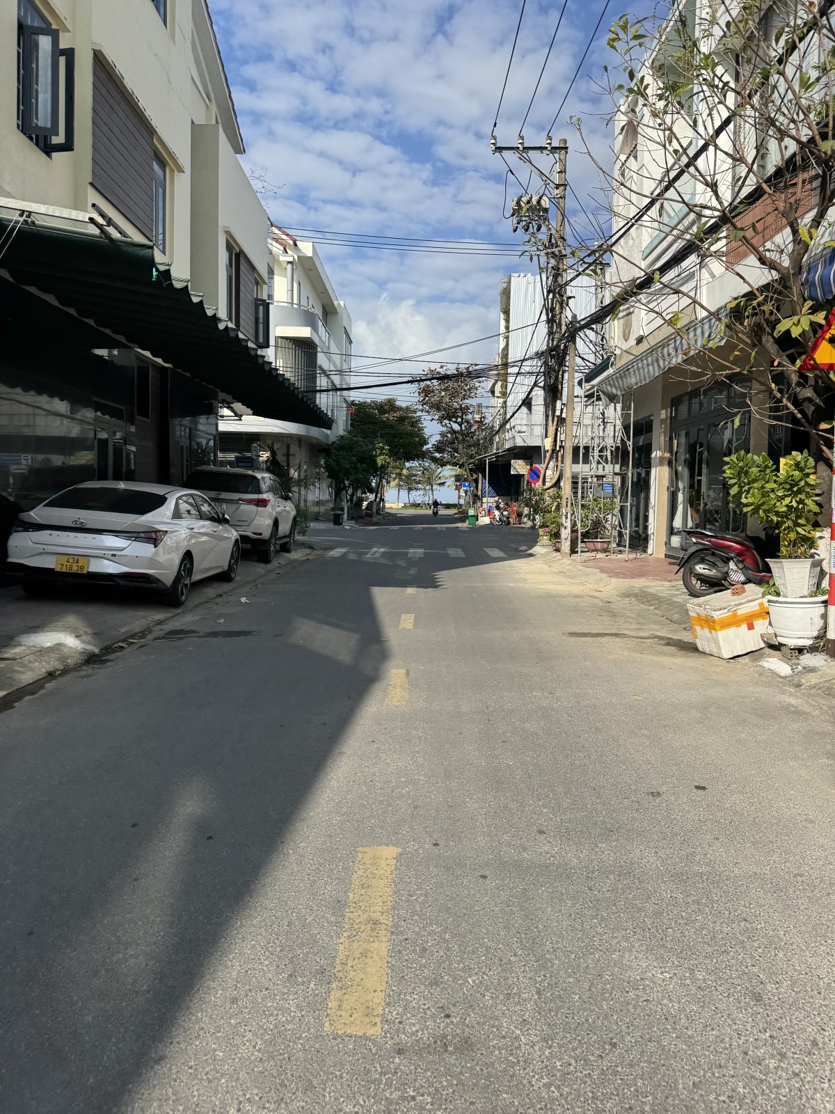 Nhà mặt tiền Nguyễn Huy Lượng 3 tầng 59m2 cách biển 200m giá 5.7 tỷ