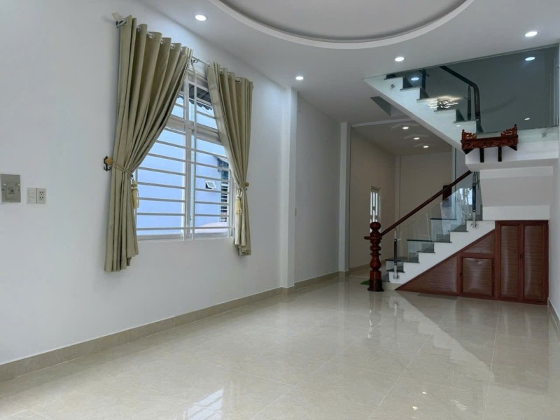 Bán nhà đường số 2, Phường Tăng Nhơn Phú B, Thủ Đức, TP HCM. DT 60m2. Giá 6,3 tỷ, sổ hồng. Liên hệ 0933125879.