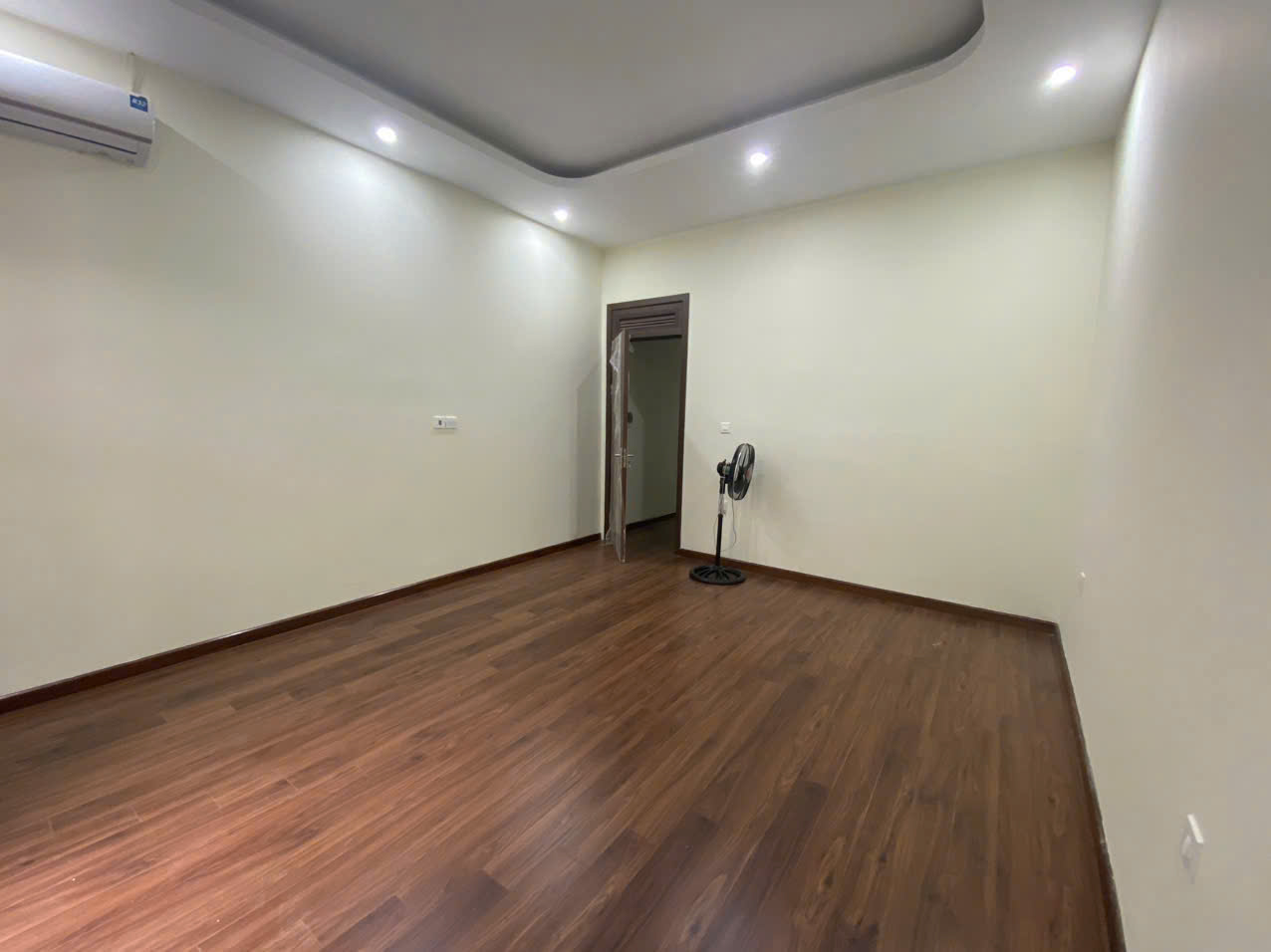 Cho thuê nhà riêng nguyên căn phố Đầm Trấu 50m² x 5 tầng, 6 ngủ, 4 vệ sinh, giá 27 triệu