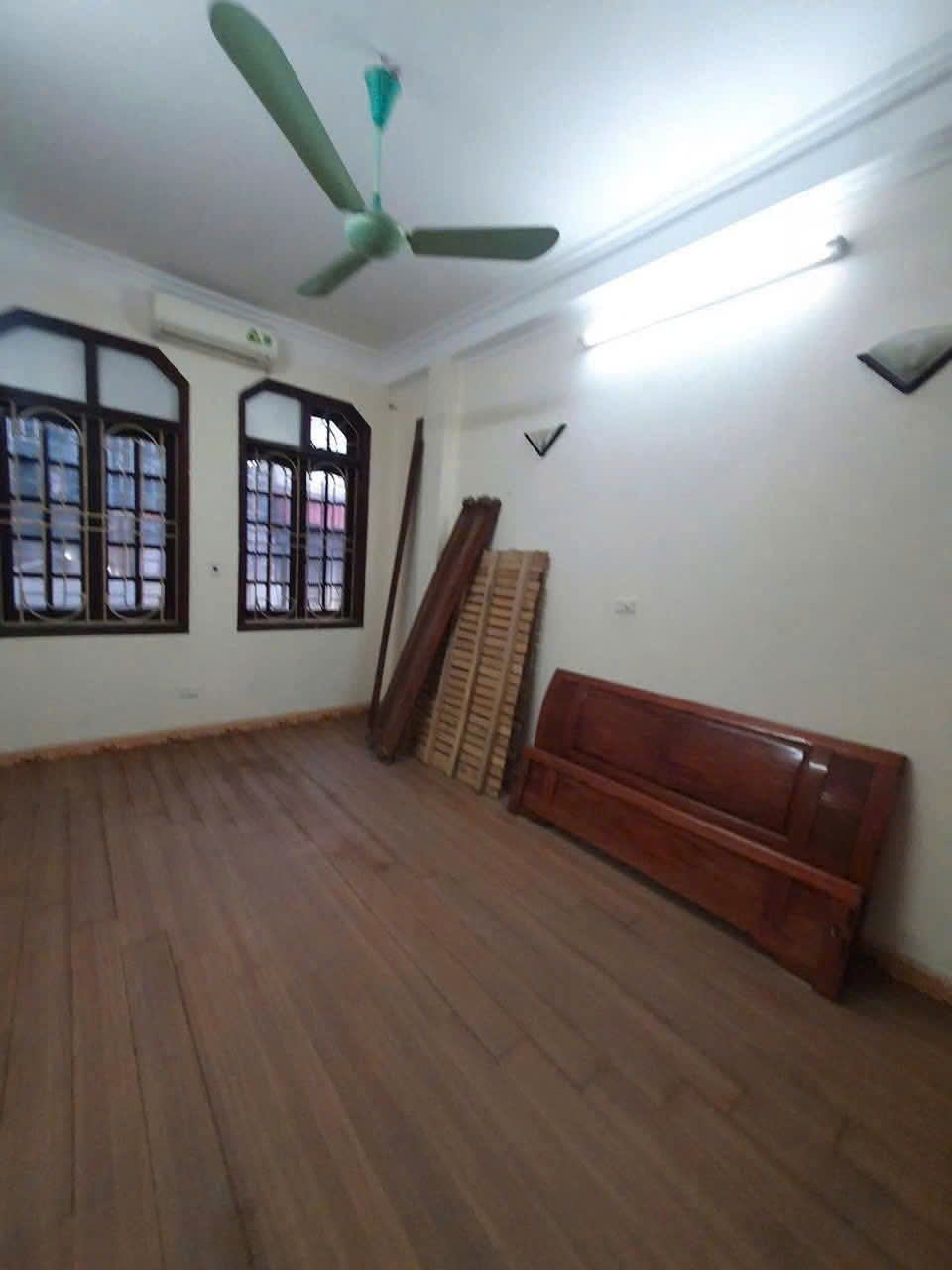 Cho thuê nhà nguyên căn ngõ 175 Định Công 35m² x 5 tầng, 3PN, 12 Triệu