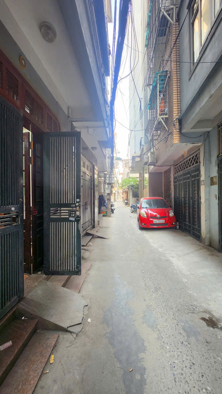 CC cần cho thuê nhà ngõ Nguyễn Khang, 30m2 x 4 tầng, 3 ngủ, 12 triệu