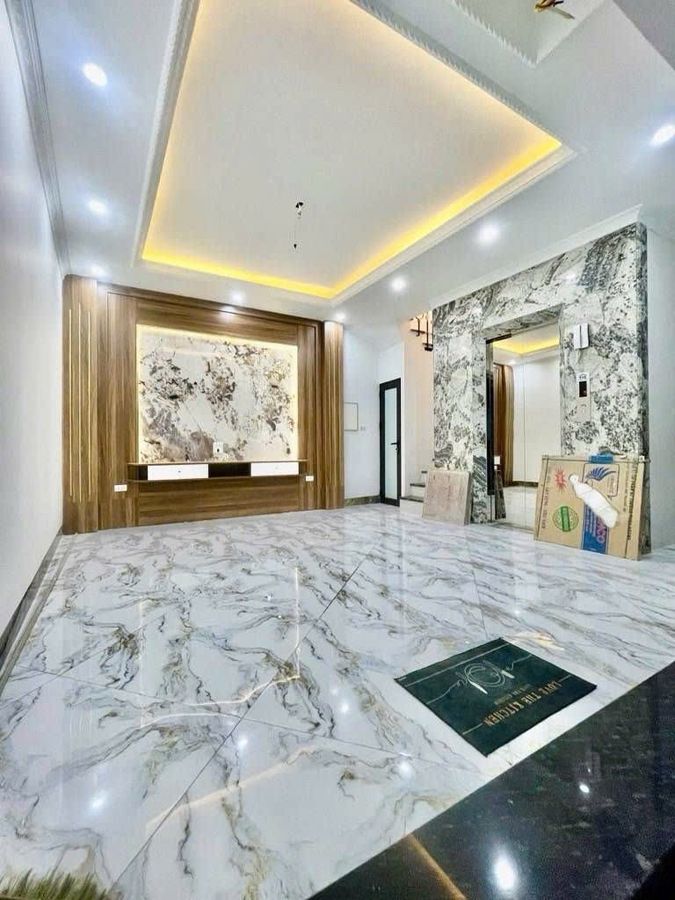 BÁN GẤP NHÀ THỊNH LIỆT – GẦN Ô TÔ – THANG MÁY – NHÀ MỚI – SỔ ĐẸP – 30M² × 6 TẦNG – 9.7 TỶ