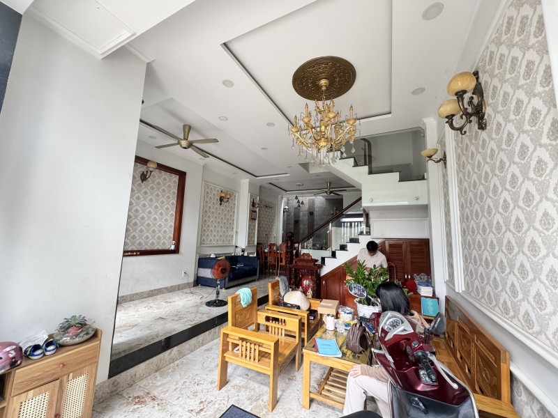 Bán nhà 4 tầng trong ngõ Làng Tăng Phú, Q.9, Thủ Đức, TP HCM. DT 61m2, giá 7,99 tỷ, sổ hồng, 4PN, 4WC. Liên hệ