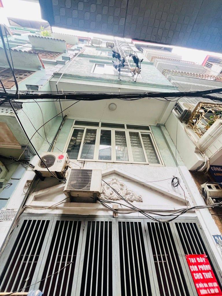 Bán nhà phố Đặng Xuân Bảng, HN, DT 40 m2, 6 tầng, MT 4.1m, giá bán 13.95 tỷ Mô tả: Nhà phân lô, thoáng má