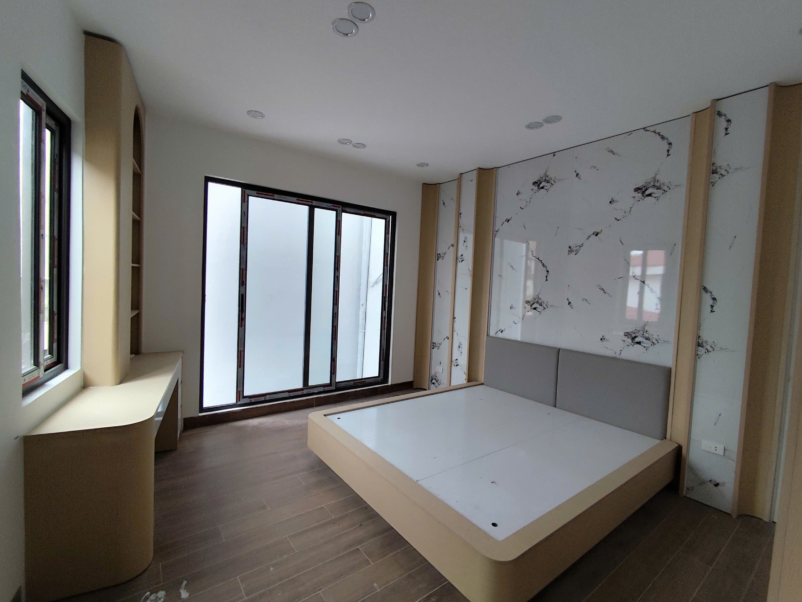 [BÁN GẤP] NHÀ LÒ ĐÚC 35.5M² – 5 TẦNG THANG MÁY – LÔ GÓC 2 THOÁNG – FULL NỘI THẤT – GIÁ 12.26 TỶ