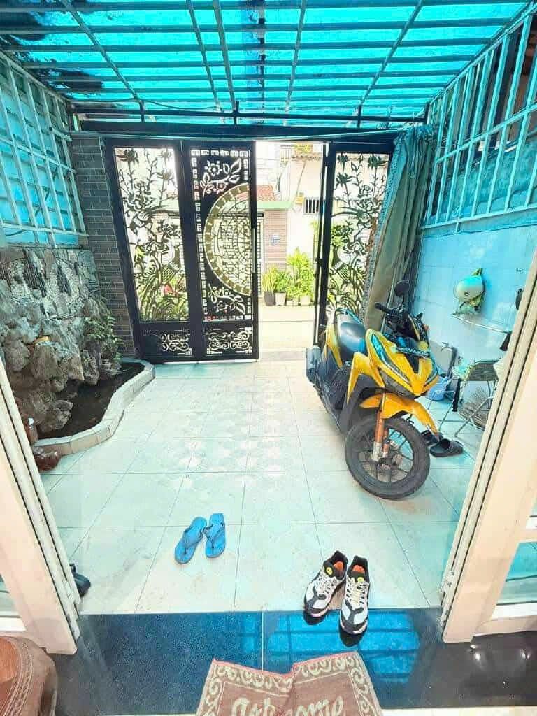 NHA PHO 4 TANG XAY KIEN CO-SO HONG RIENG-HOAN CONG