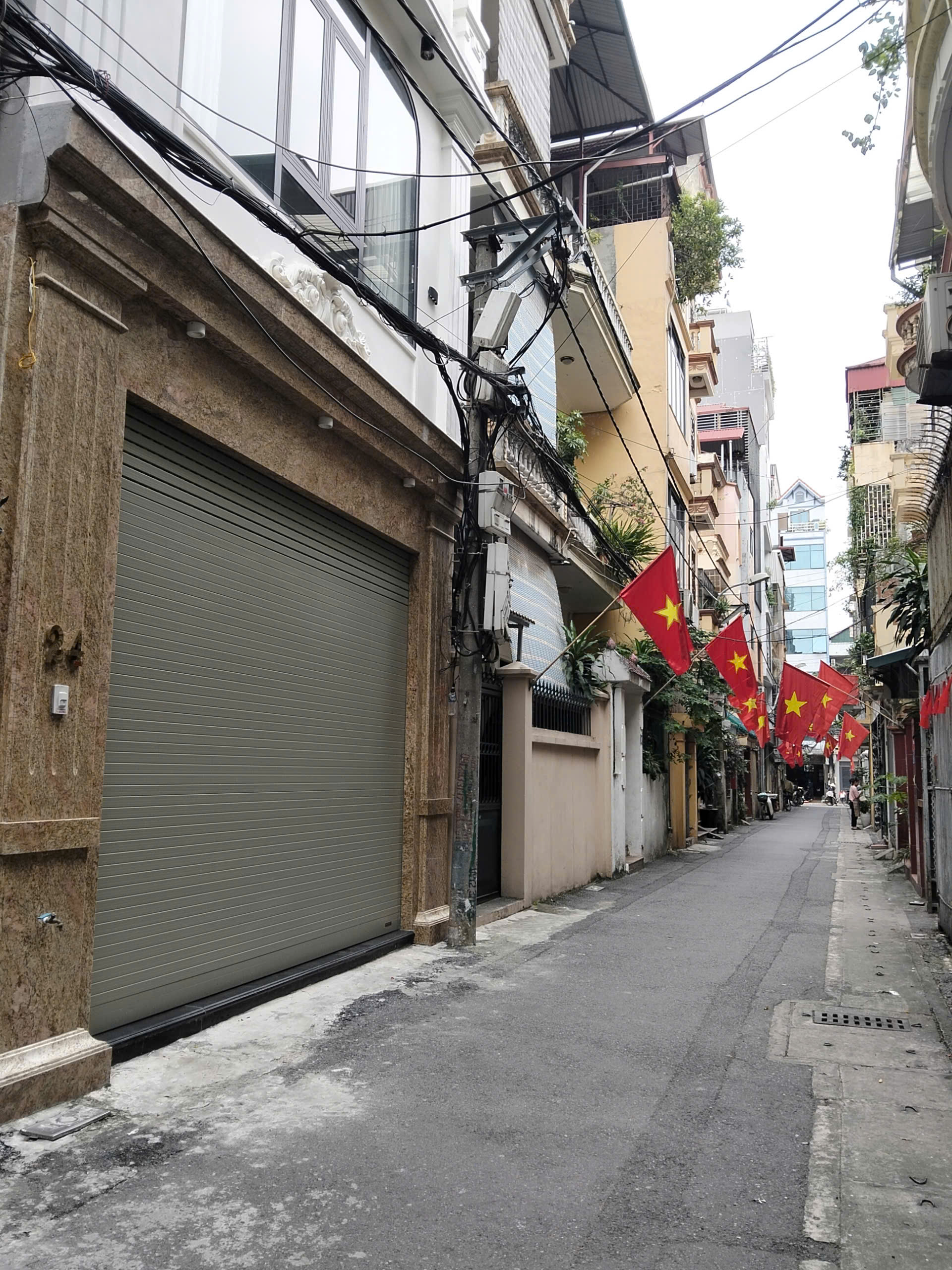 Bán Nhà Phố Hoàng Văn Thái 47m x 7 Tầng MT 5.1m Ô Tô Vào Nhà K/D Giá Chào 20.7 Tỷ