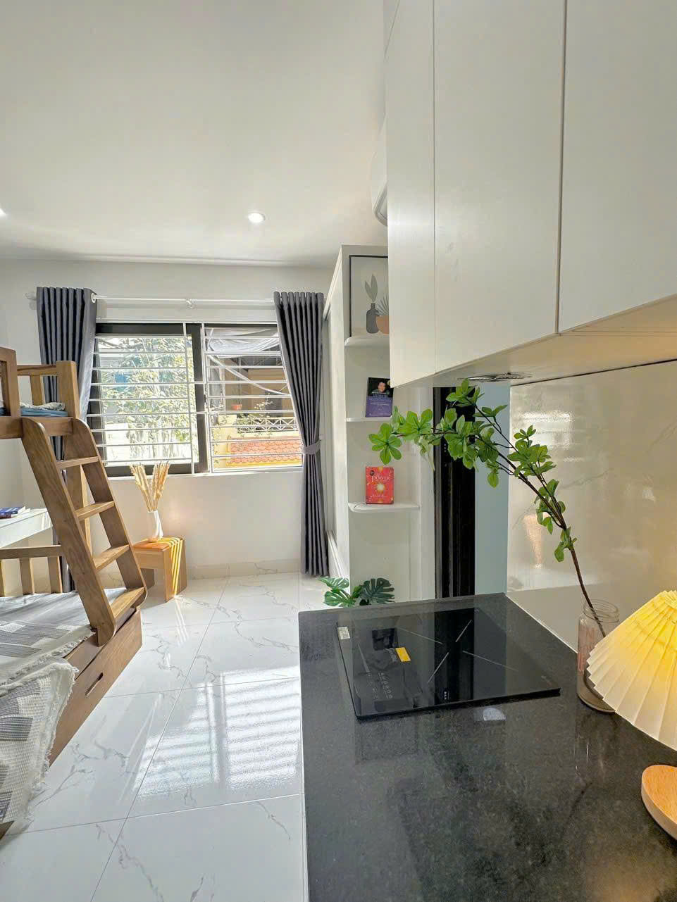 Căn hộ dịch vụ Phố Hoàng Văn Thái – 16 phòng full nội thất – dòng tiền 800tr /năm 20.5 tỷ