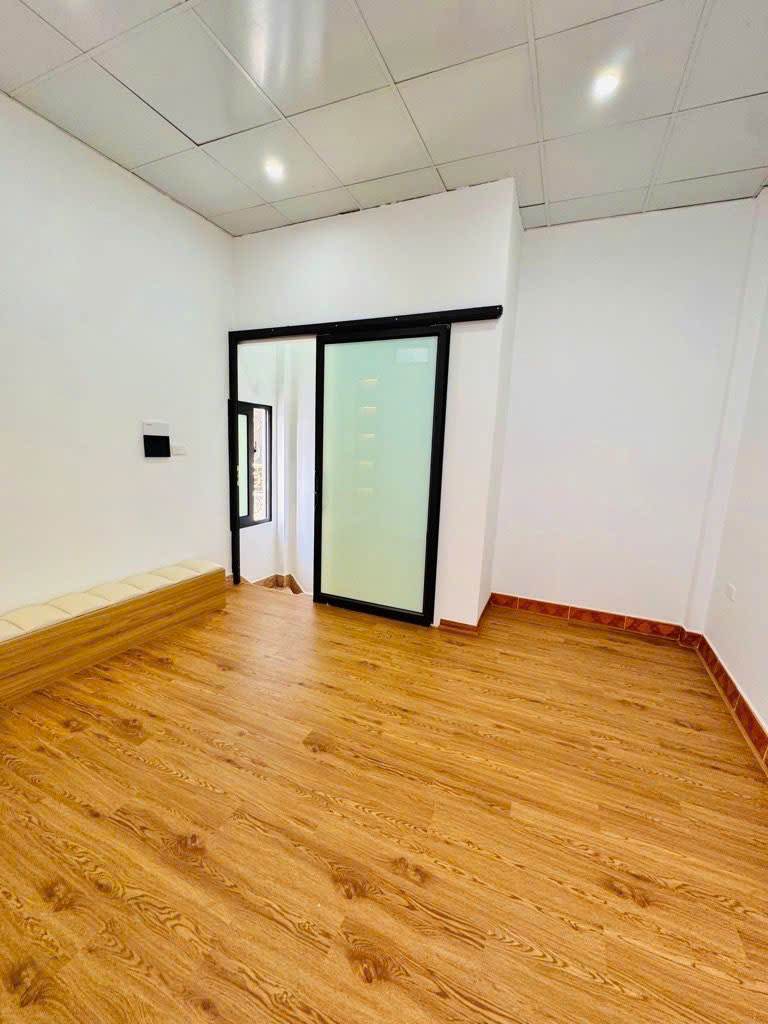 Nhỉnh 3 tỷ bán nhà 4 tầng long lanh ngõ 160 đường hoàng mai