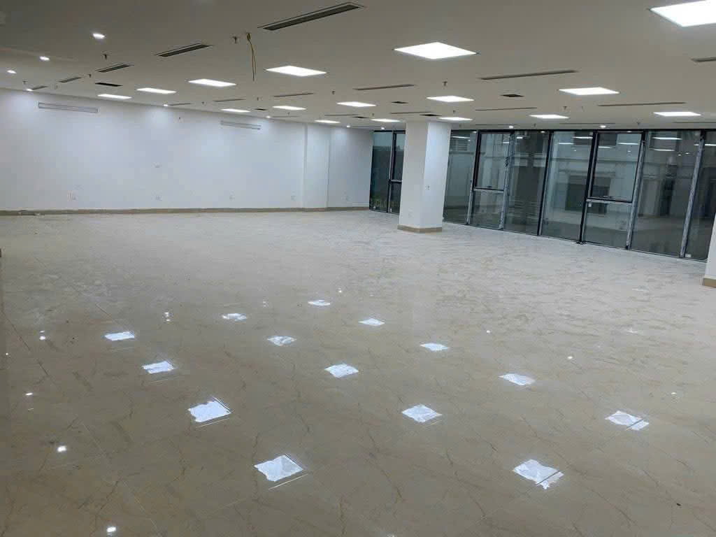 BÁN TÒA BUILDING DỊCH VỌNG HẬU – LÔ GÓC MẶT PHỐ, VỈA HÈ RỘNG – 300M², MT 34M – 330 TỶ