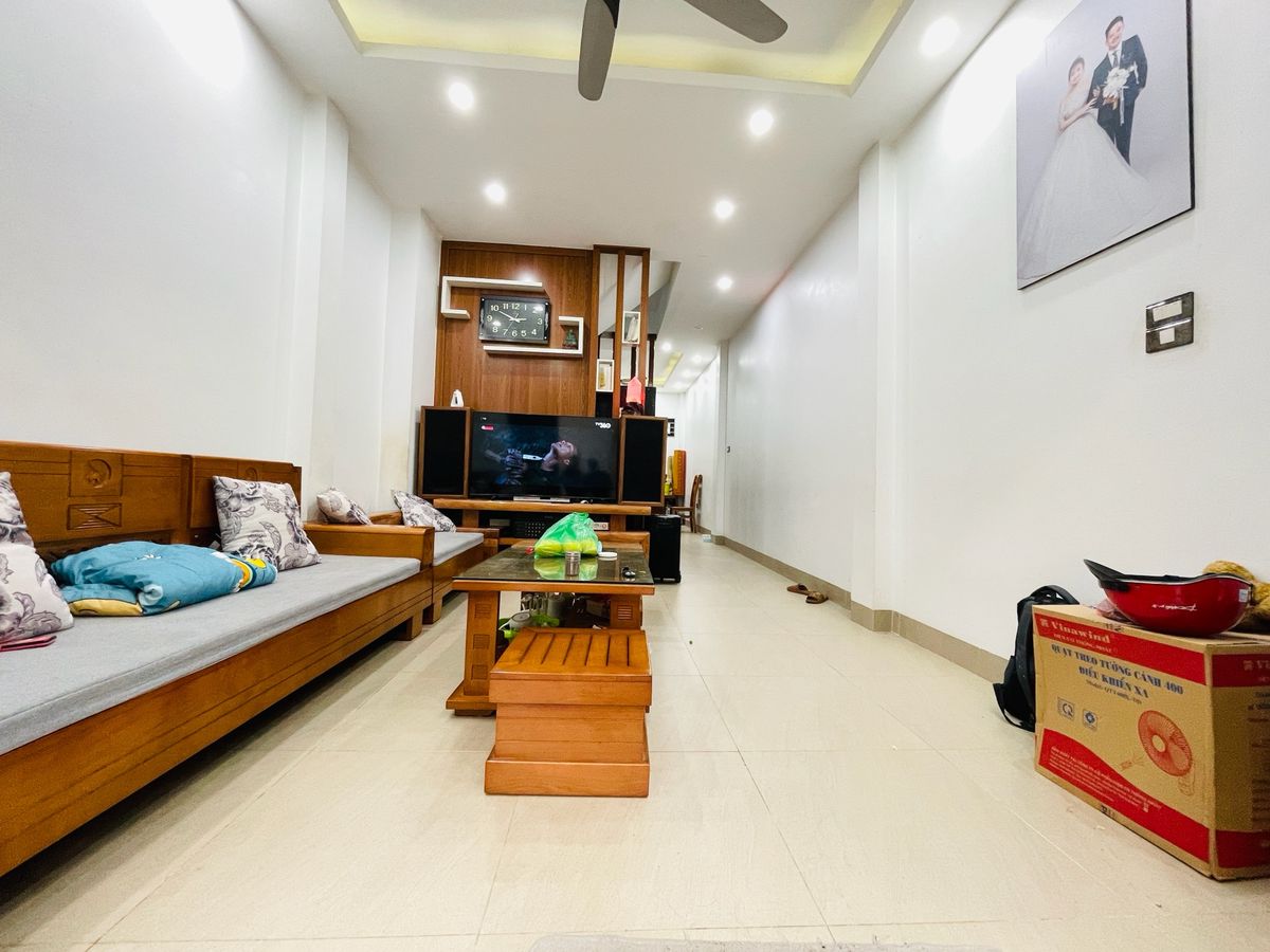 Bán Nhà Đại Từ. Hoàng Mai. DT 46m2. MT 3.5m. 5 Tầng. Giá 9.2 Tỷ.