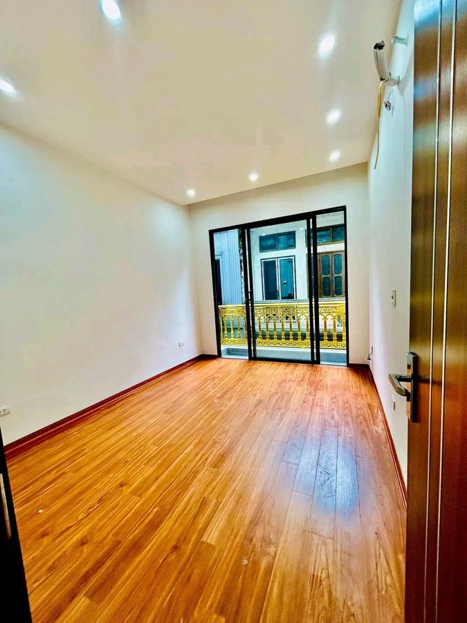 Bán Nhà Bạch Đằng. Hoàn Kiếm. 5 Tầng Thang Máy. Ô Tô. DT 42m2. MT 3.5m. Giá 14.7 Tỷ