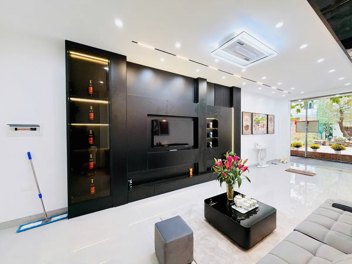 Bán Nhà Nguyễn Văn Trỗi. Thanh Xuân. 6 Tầng Thang Máy. Ô Tô. MT 4m. DT 50m2. Giá 19.7 Tỷ