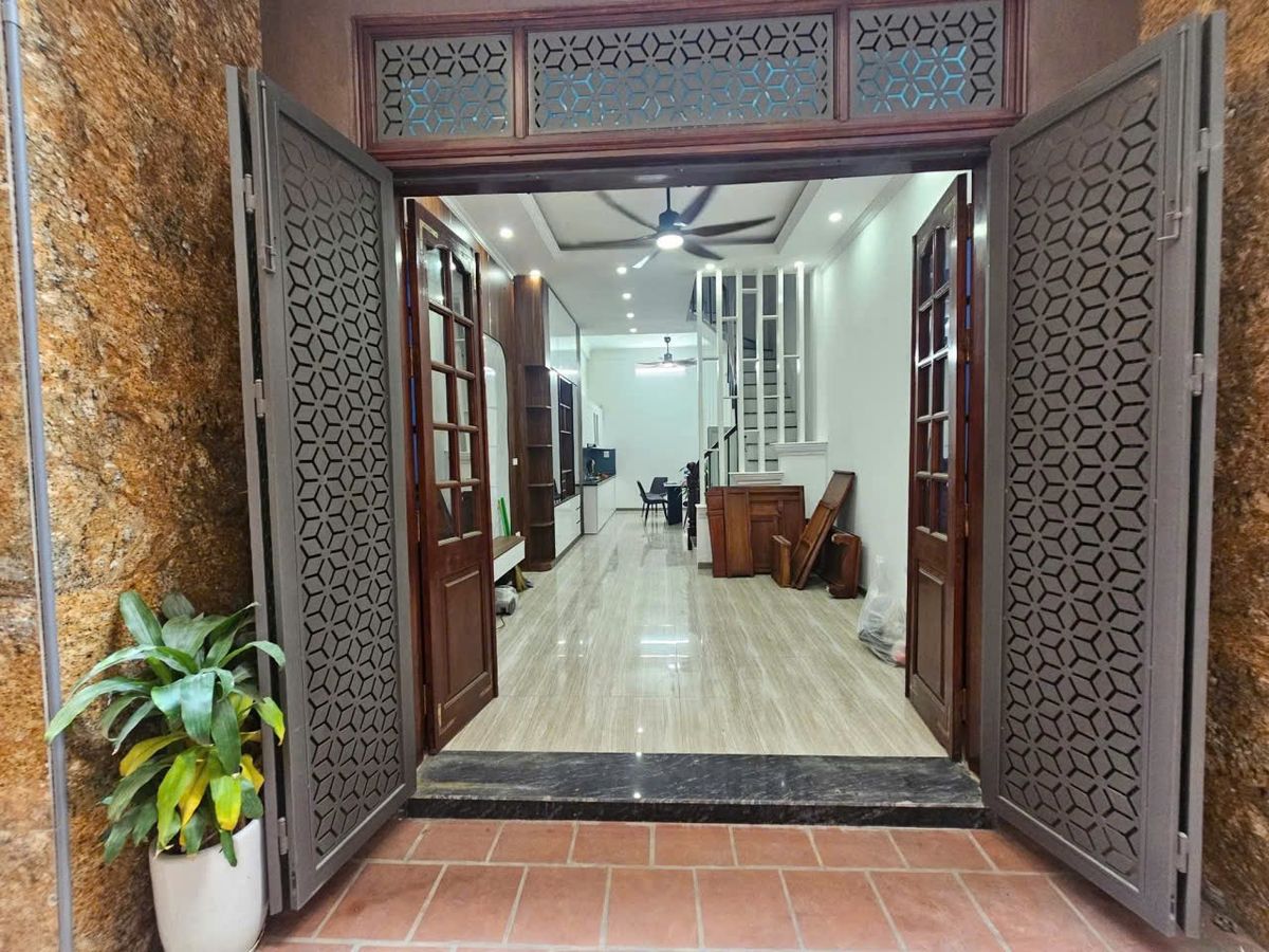 Bán nhà gần phố Hoàng Văn Thái – 45m², 4 tầng – Ngõ ba gác – 12.9 tỷ