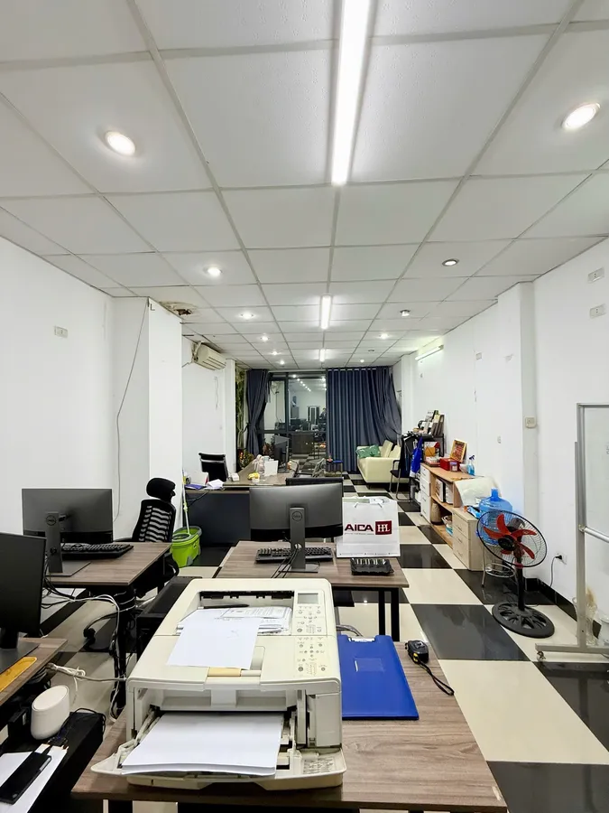 Bán Nhà 1 Mặt Phố, 1 Mặt Ngõ Trung Kính. Cầu Giấy. Ô Tô. Vỉa Hè. DT 133m2. Giá 65,5 Tỷ