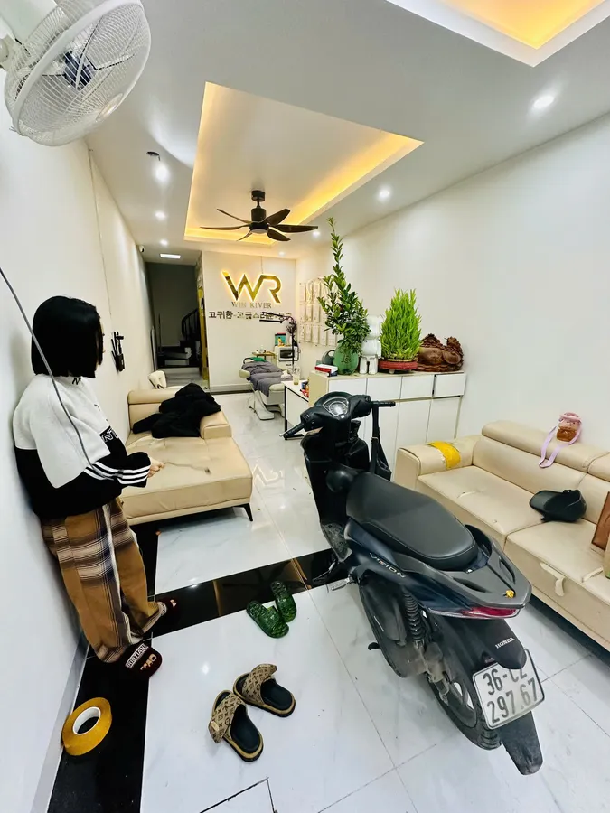 Bán Nhà Trường Chinh. Thanh Xuân. Ô Tô. DT 40m2. MT 3.4m. 5 Tầng. Giá 17.4 Tỷ