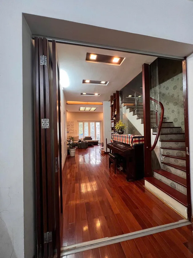 Bán Nhà Mặt Phố Nguyễn Cảnh Dị. Hoàng Mai. Lô Góc. Ô Tô. Vỉa Hè. DT 90m2. MT 6.2m. Giá 34.8 Tỷ.