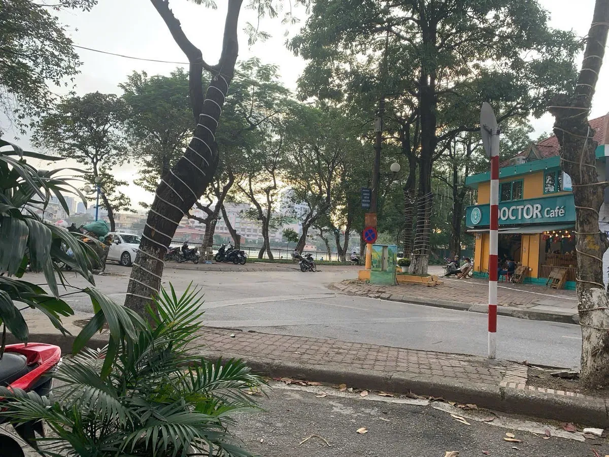 Bán Nhà Mặt Hồ Văn Chương. Đống Đa. Ô Tô. Vỉa Hè. DT 56m2. MT 6m. 7 Tầng. Giá 27.5 Tỷ