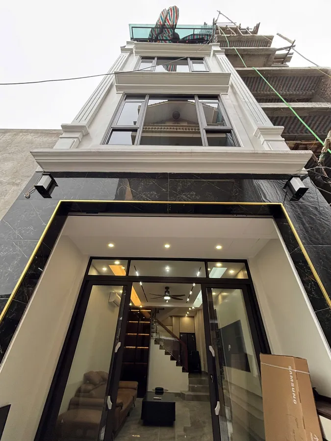 BÁN NHÀ MỚI FULL NỘI THẤT- Ô TÔ ĐỖ CỬA Ngọc Thụy 52m2 X 5 Tầng X13.8 tỷ Long Biên Hà Nội.