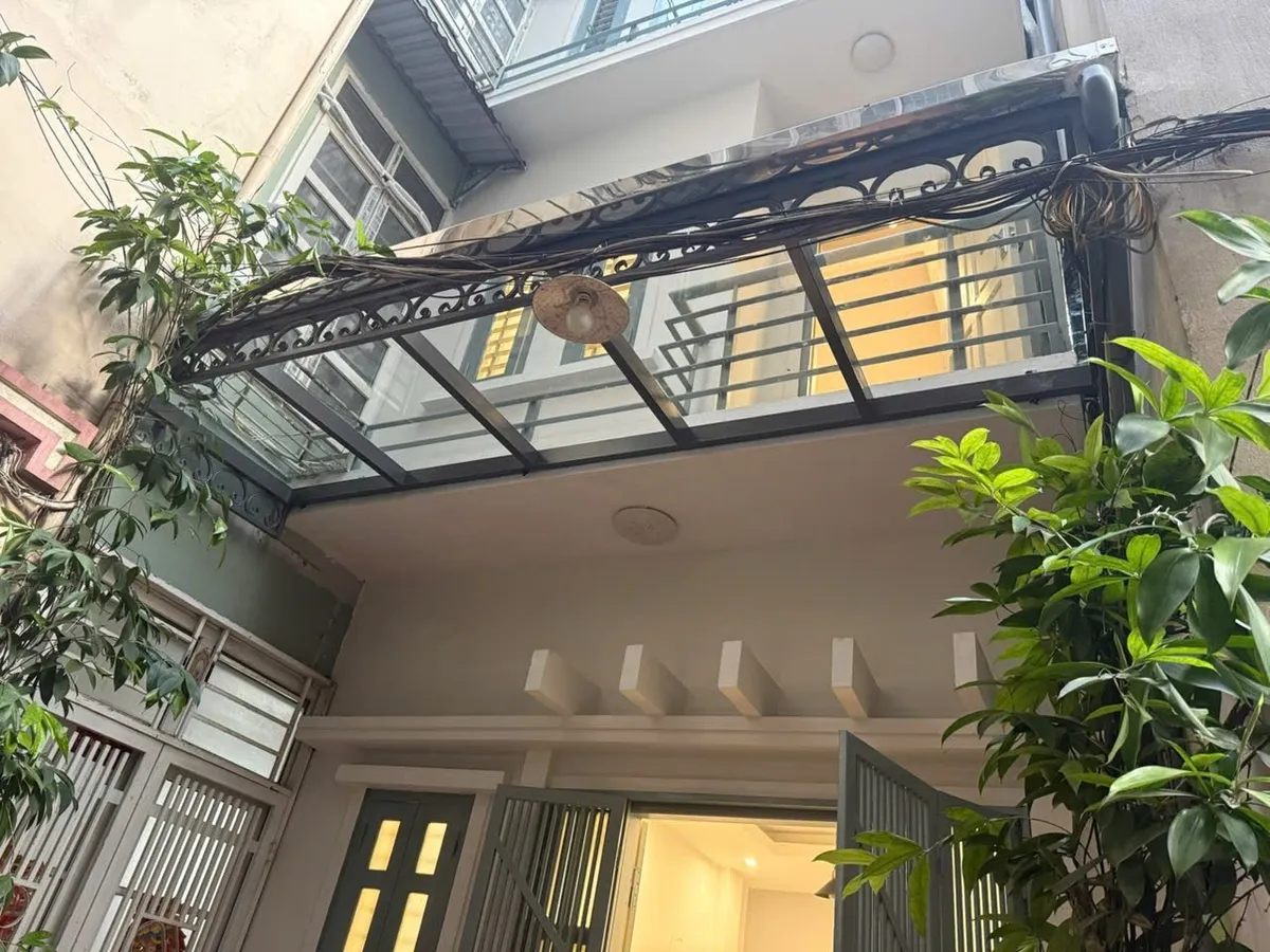 BÁN NHÀ RIÊNG 4 Tầng Phố Bồ Đề 32/37m2 X 8.5 tỷ Long Biên-Hà Nội.