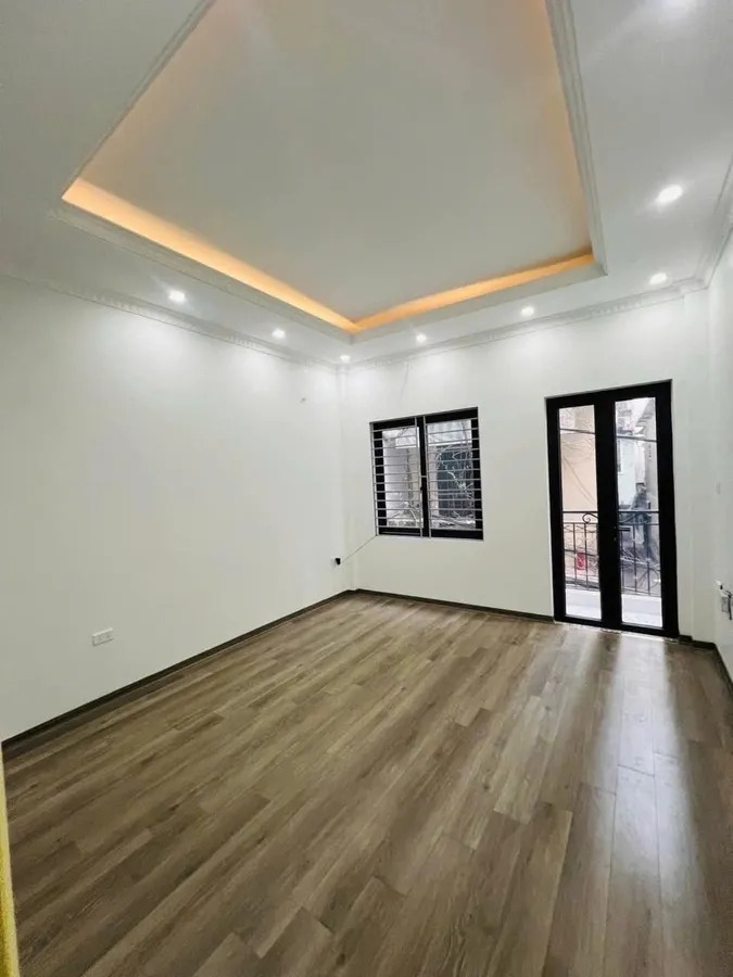 BÁN NHÀ PHÂN LÔ Ô TÔ TRÁNH TRẦN THÁI TÔNG – 35M2 – 5 TẦNG – NGÕ THÔNG – GIÁ 15.9 TỶ