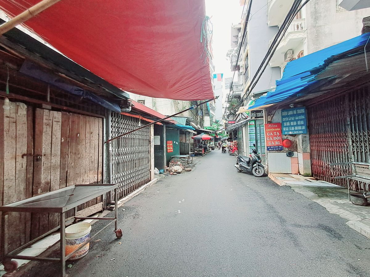 Bán Đất Lạc Long Quân. Cầu Giấy. Ô Tô. DT 358m2. MT 13m. Giá 105 Tỷ