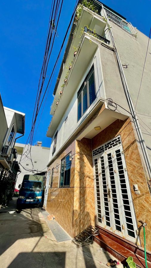 NHÀ ĐẸP PHÂN LÔ- LÔ GÓC - Ô TÔ ĐỖ Thống Nhất 35m2 X 4 Tầng X 5.7 Tỷ Long Biên Hà Nội.