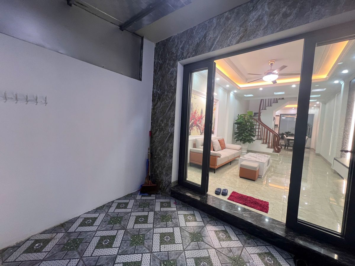 NHÀ MỚI Ô TÔ ĐỖ CỬA -QUA NHÀ 4 TẦNG 4 NGỦ LONG BIÊN- HÀ NỘI 56M2 X 10.7 tỷ.