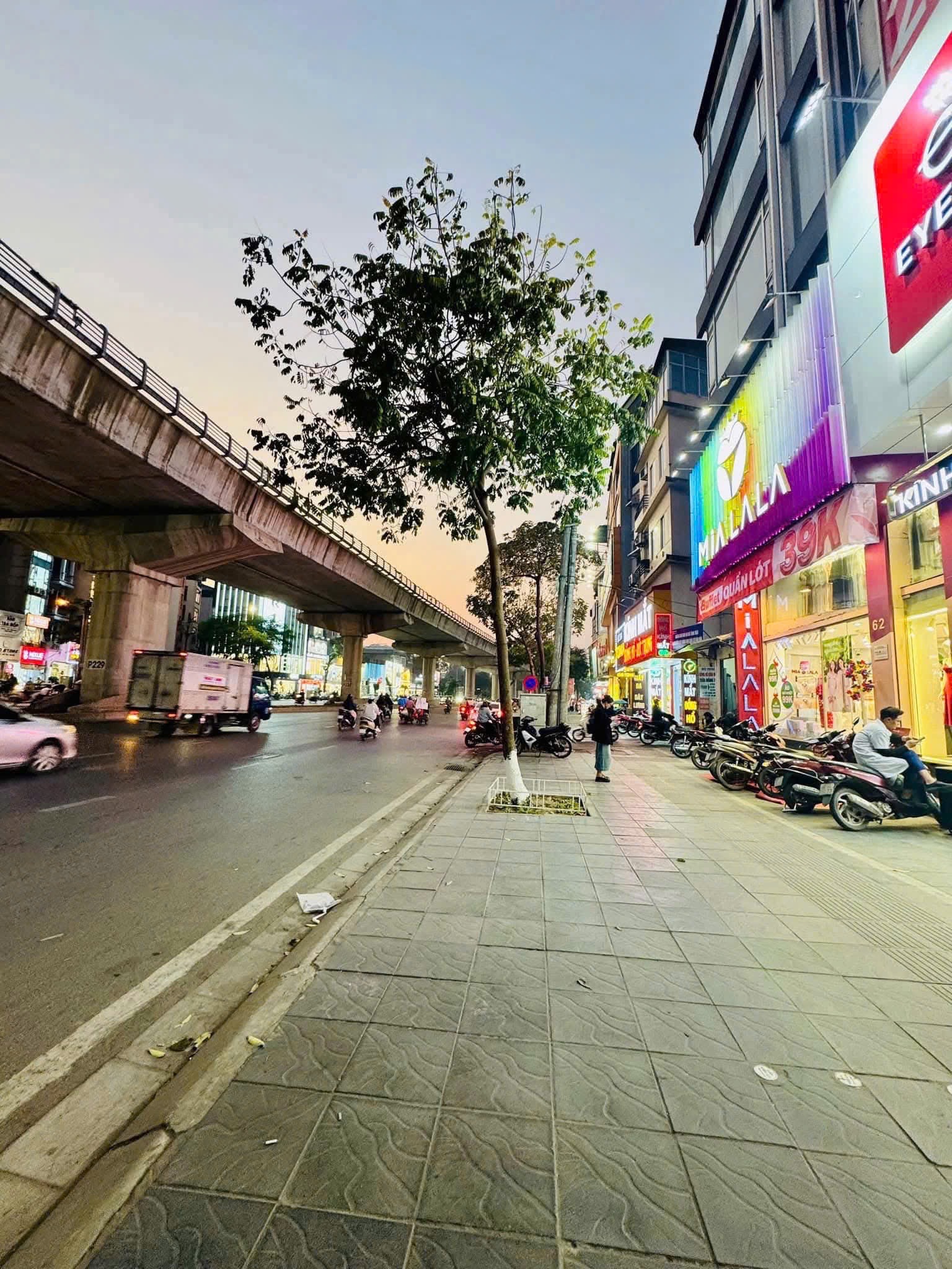 MẶT PHỐ HỒ TÙNG MẬU, NAM TỪ LIÊM.DT 66.5 M2, MT 5M, 7 TẦNG THANG MÁY, 1 MẶT PHỐ, 1 MẶT NGÕ SAU NHÀ.GIÁ MỀM như bún