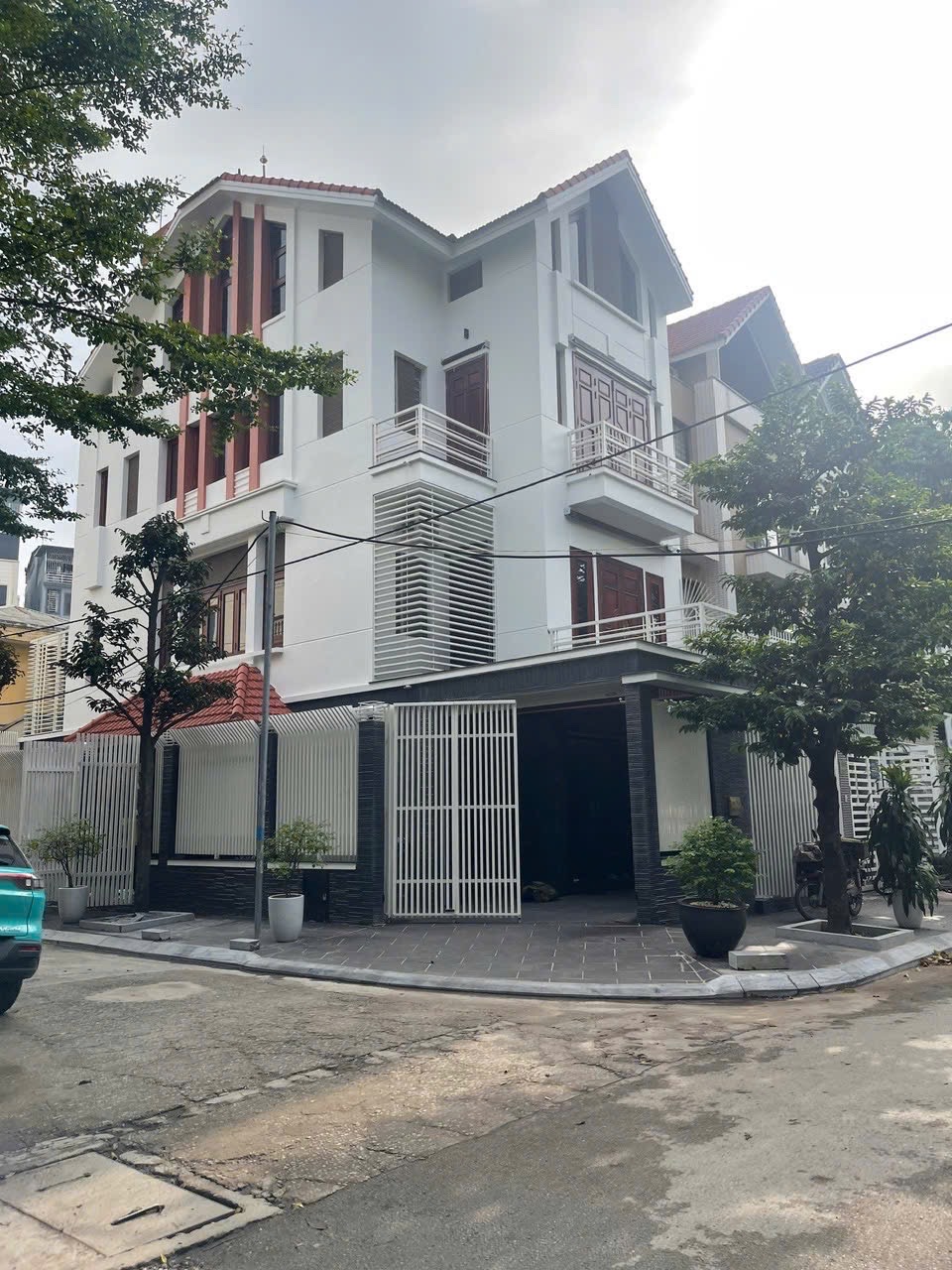 Bán gấp Biệt thự VIP KĐT Mễ Trì Thượng, Nam Từ LiêmDT 121m x4 tầng, mt 22m lô gócGiá chào 4x tỷ