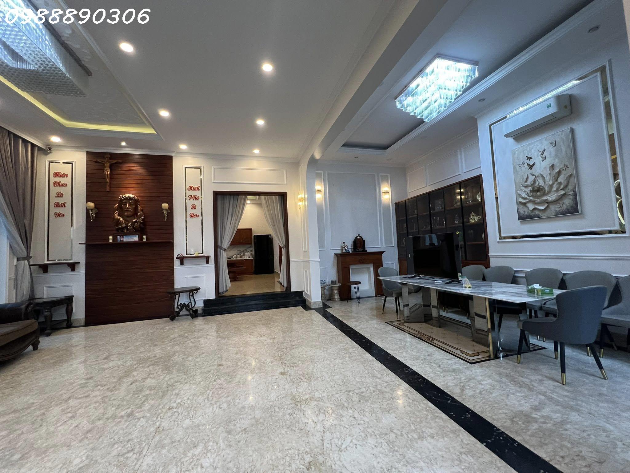 Biệt thự mặt phố đường Tam Châu Thủ Đức, 427m2, 8.5x34m, có hầm, 39.5 tỷ