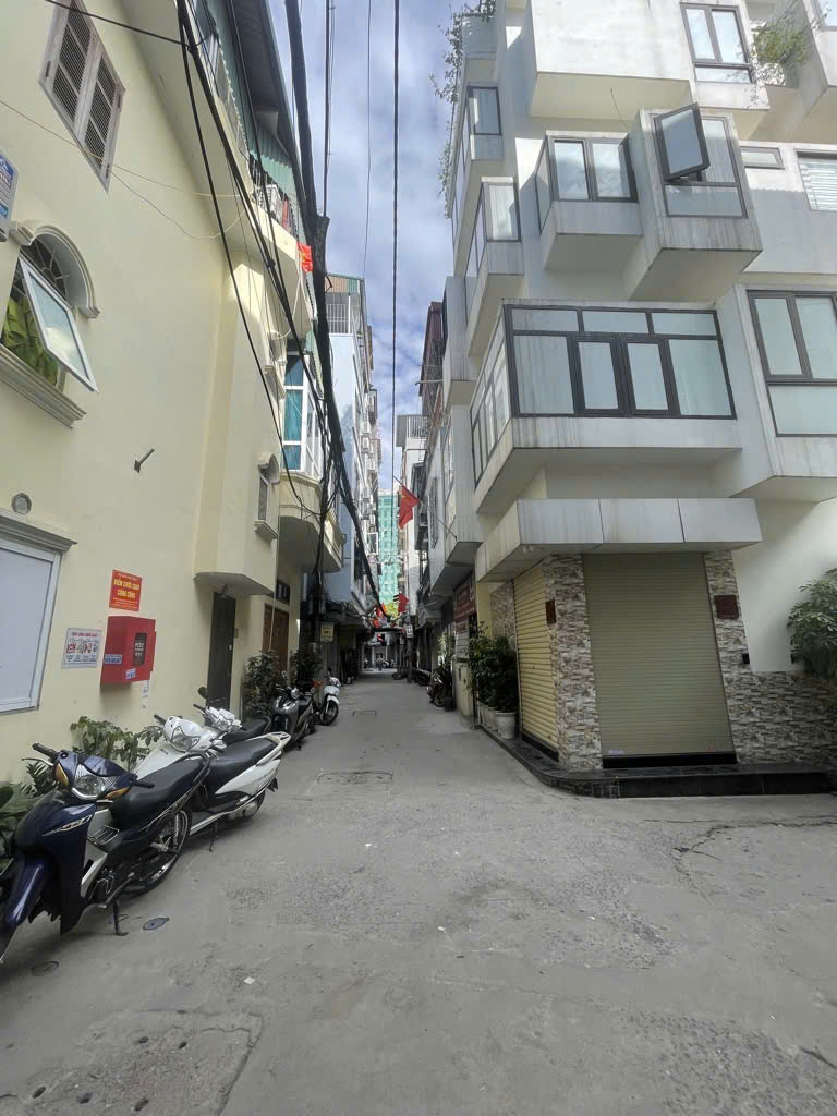 BÁN ĐẤT TẶNG NHÀ C4 - HỌC VIÊN TÀI CHÍNH - DT50M2 - MT4 M - GIÁ HƠN 8 TỶ ĐƯỜNG THÔNG , Ô TÔ - KINH DOANH