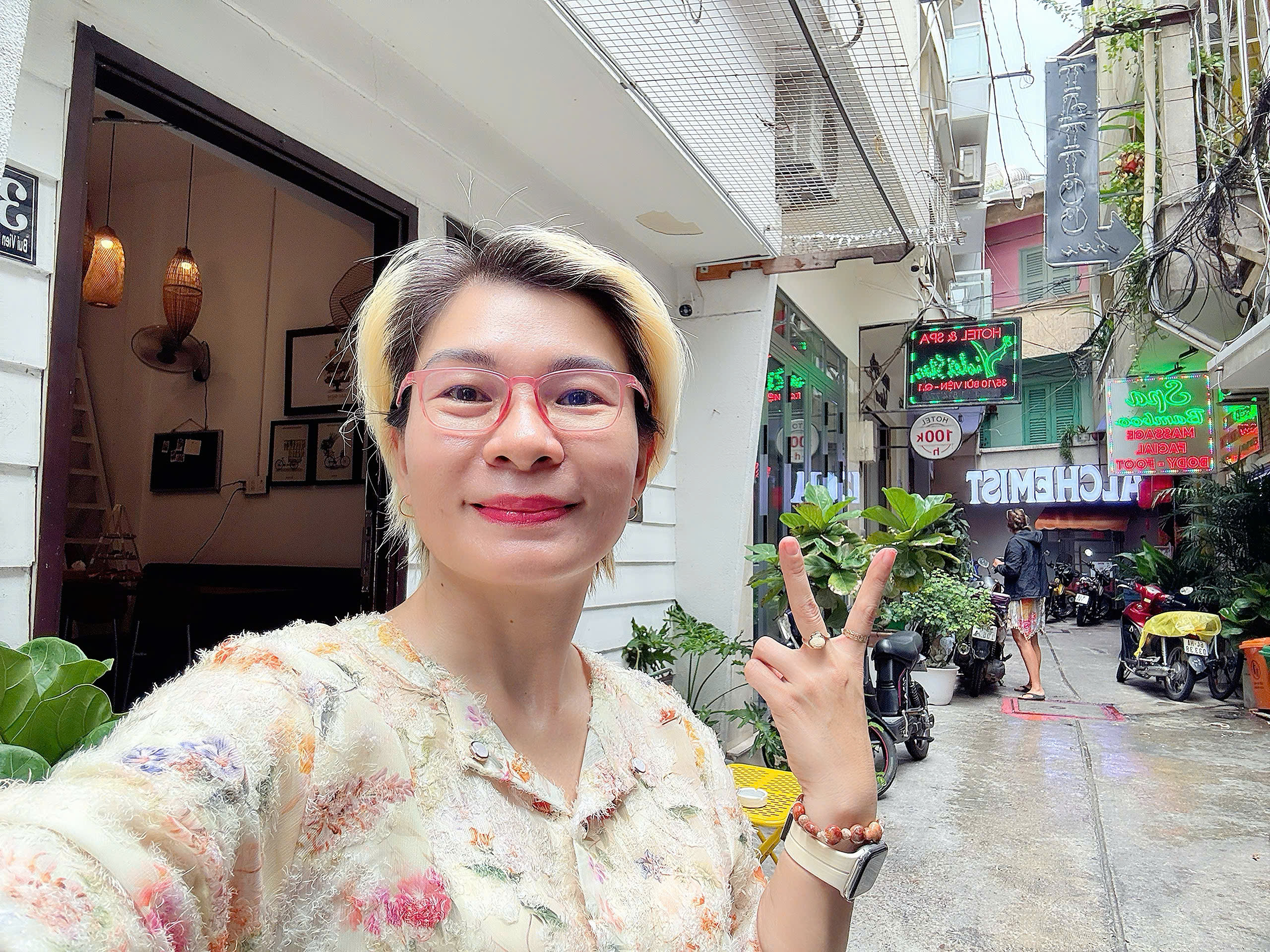 HIẾM 4M * 17M - BÁN HOTEL 6 TẦNG NGAY TẠI PHỐ TÂY Đ. BÙI VIỆN, Q.1 - NƠI KHÁCH TÂY LƯU TRÚ NHỘN NHỊP * Liên hệ GIANG