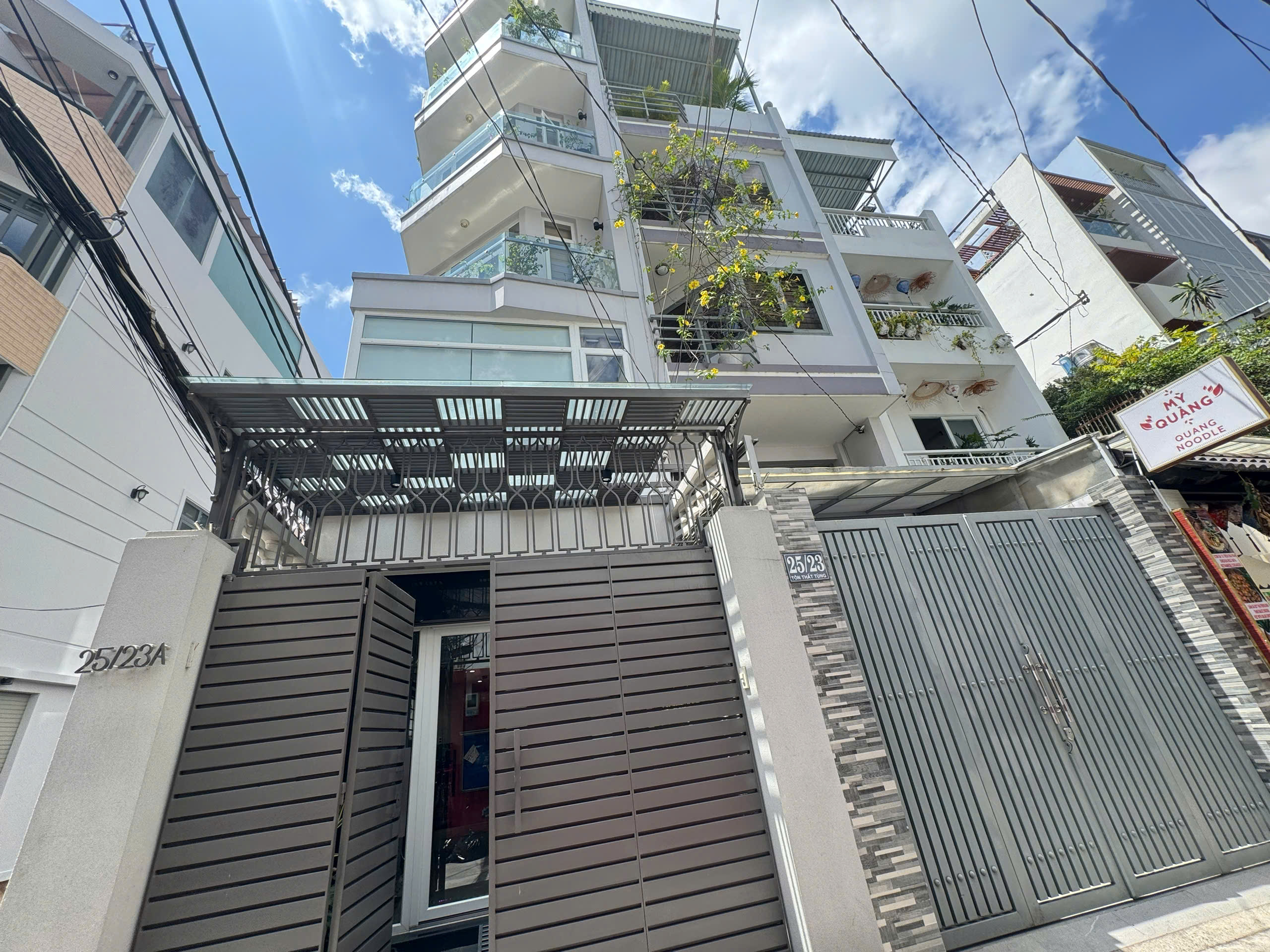 BÁN SIÊU PHẨM CHDV VIP 2 MẶT TIỀN HXH THÔNG Đ. TÔN THẤT TÙNG Q.1 - ĐÓN LƯỢNG KHÁCH TÂY LƯU TRÚ ĐÔNG * Liên hệ GIANG