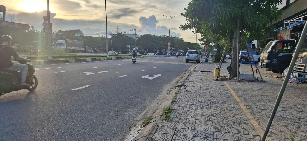 NHÀ 3 TẦNG KIÊN CỐ – ĐẤT RỘNG 281m² – MẶT TIỀN 15m – ĐƯỜNG 30m 27 tỷ VỪA Ở – VỪA KINH DOANH