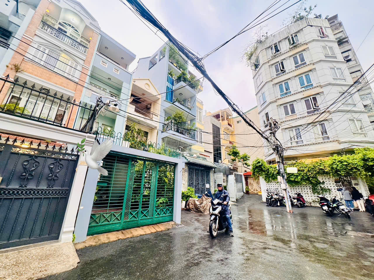 CHÍNH CHỦ BÁN NHÀ C4 - XE HƠI NGỦ TRONG NHÀ Đ. NGUYỄN BỈNH KHIÊM, QUẬN 1* LH GIANG GIANG: 093.86.76.685