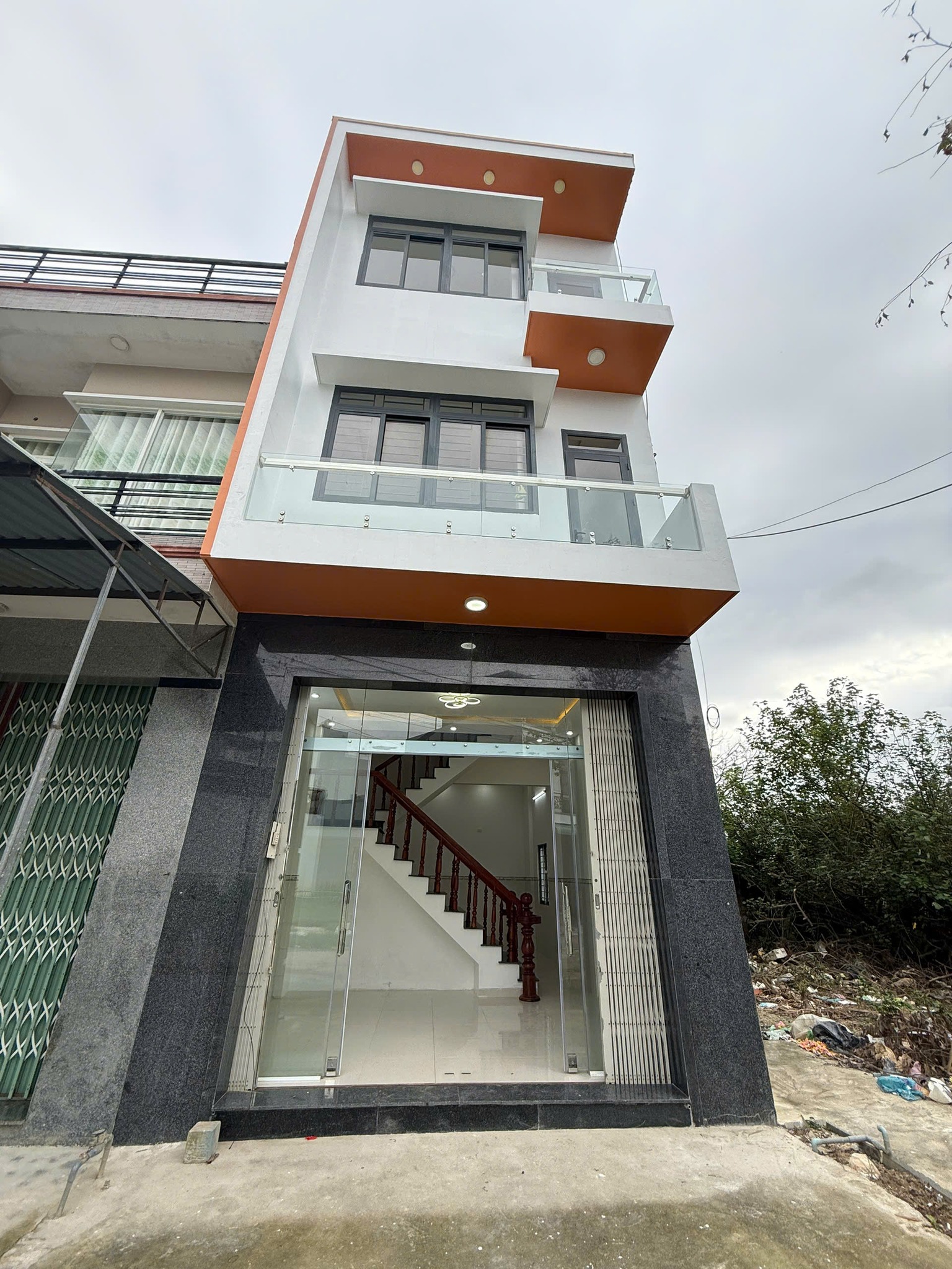 SIÊU PHẨM NHÀ 2 MẶT TIỀN TRUNG TÂM CHỢ DINH – LÊ VĂN THỦ, QUY NHƠN