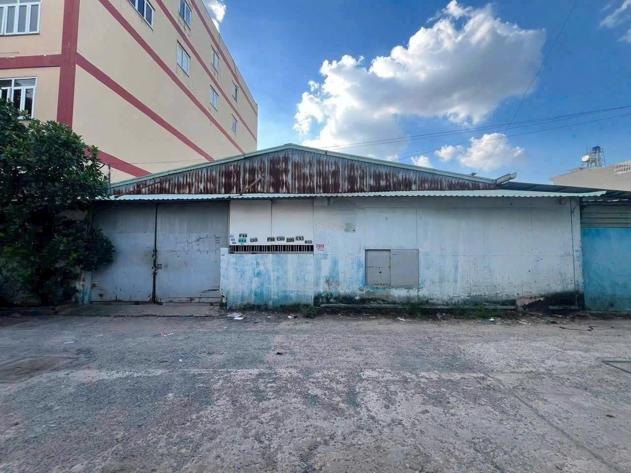 BÁN XƯỞNG/KHO TRUNG CHÁNH – BÀ ĐIỂM – HÓC MÔN - ĐƯỜNG 8M – XE TẢI RA VÀO THOẢI MÁI – GIÁ TỐT