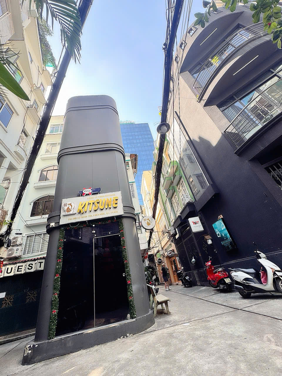 BÁN NHÀ 4 TẦNG HXH Đ.LÊ THÁNH TÔN, BÊN NGHÉ, QUẬN 1 - DT 42M2 - KHU VIP PHỐ NHẬT NỔI TIẾNG - SẴN HDT 30TR/TH - GIANG