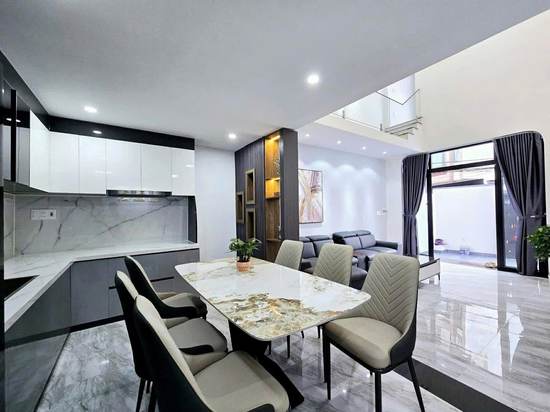 ► Kiệt 3 m thẳng thông sát Điện Biên Phủ, đi bộ ra Công Viên, Siêu Thị, 70m2, ngang 5m, ở ngay