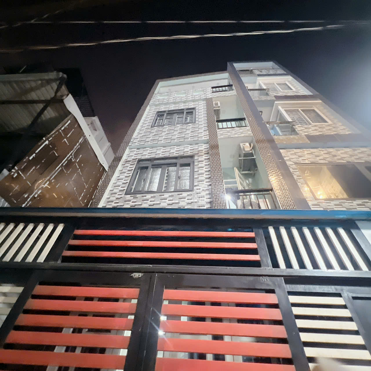 bán nhà SÁT MẶT TIỀN KINH DOANH HOÀNG DIỆU KHÁNH HỘI Q4 DIỆN TÍCH SD 120 M2 CÓ 5 TỶ