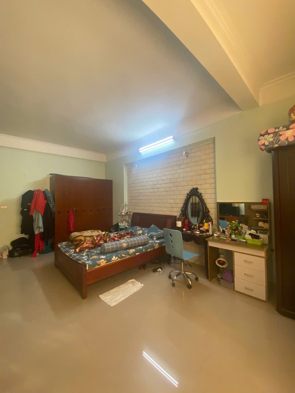 Bán nhà Ngọc Lâm 90m² ngõ gần phố khu dân cư đông đúc