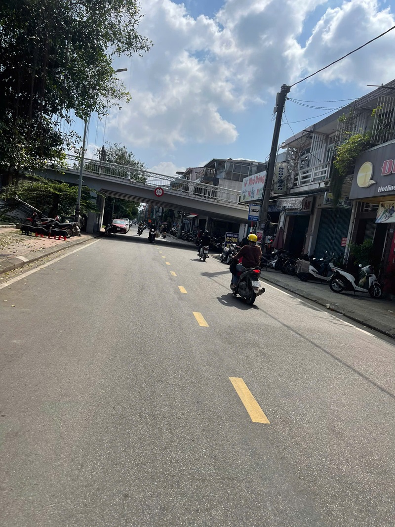 BÁN NHÀ MẶT TIỀN HUỲNH THÚC KHÁNG – KHU KINH DOANH SẦM UẤT