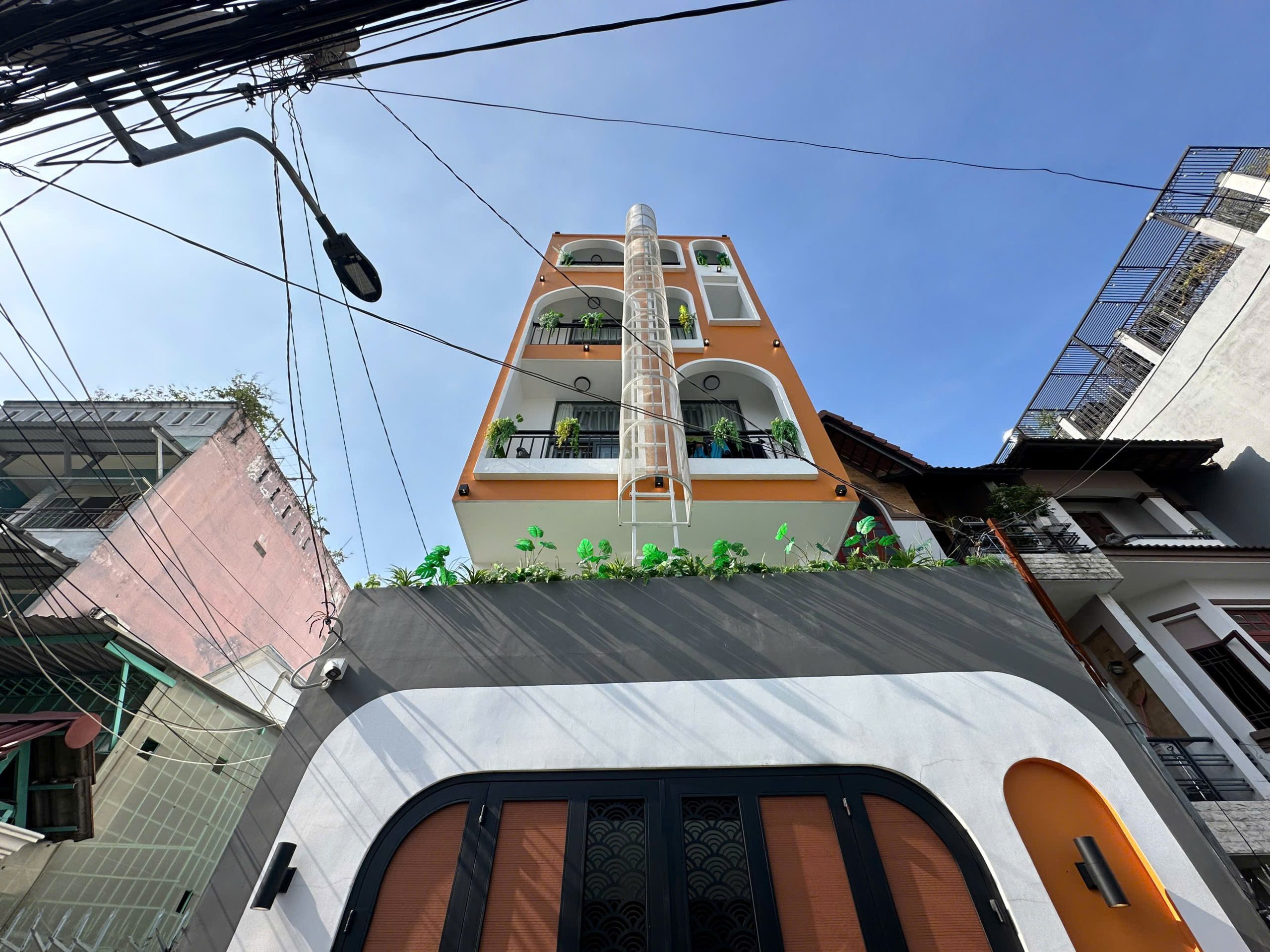 (Tin thật 100%) Bán tòa CHDV 77m2 (5x16m) x 16P tại Phan Huy Ích - HXH 4,5m - DT 1,15 tỷ ~ 7,5%/năm