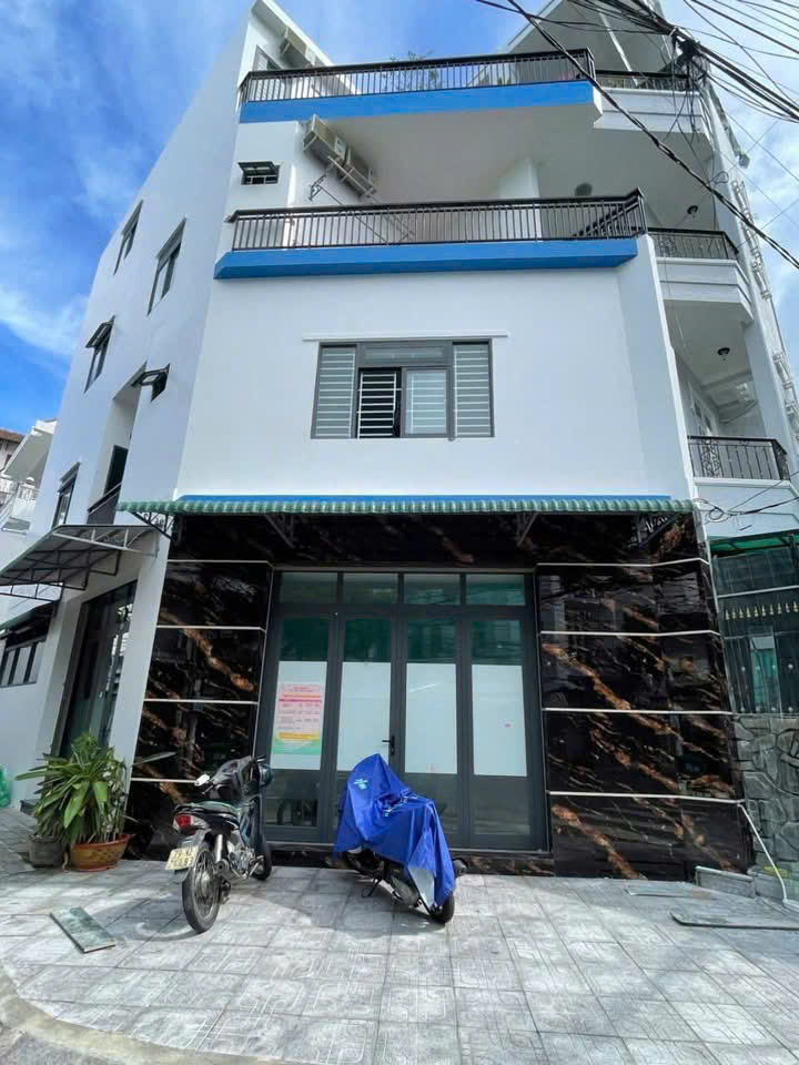 bán Nhà đường Ngô Đức Kế - khu bàn cờ Diện tích : 35,7m2 Gia 8.8 tỷ co thương lượng mọi thông tin chi tiết vui lòng lh e